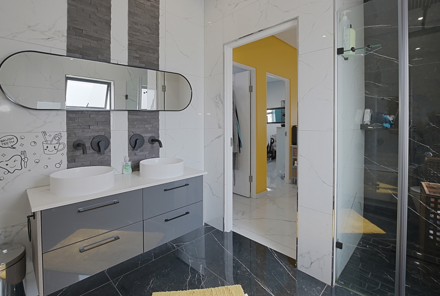 5 Bedroom Property for Sale in Sandown Western Cape